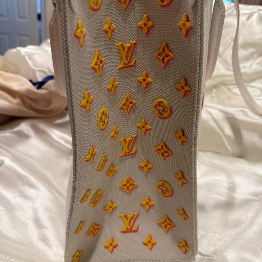 Beverly Hills OnTheGo GM Tote Bag by Louis Vuitton - Picture 4 of 11